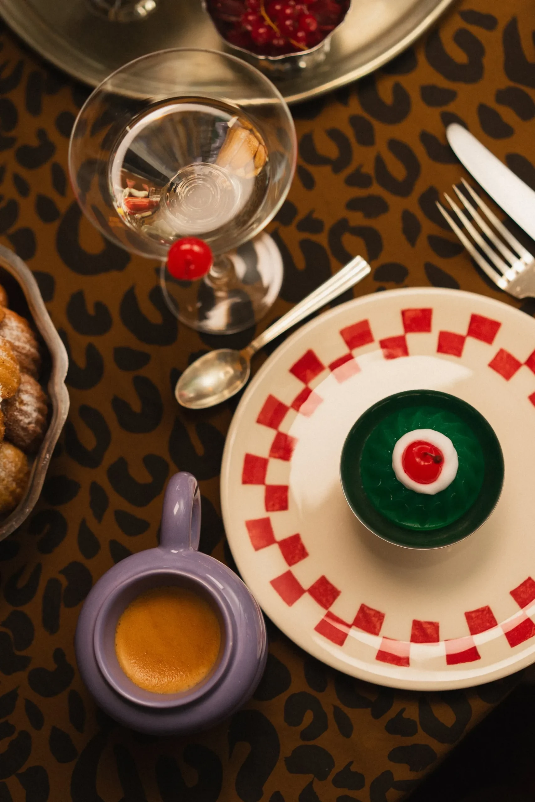 LOT DE 2 ASSIETTES ELIZA CHESS
