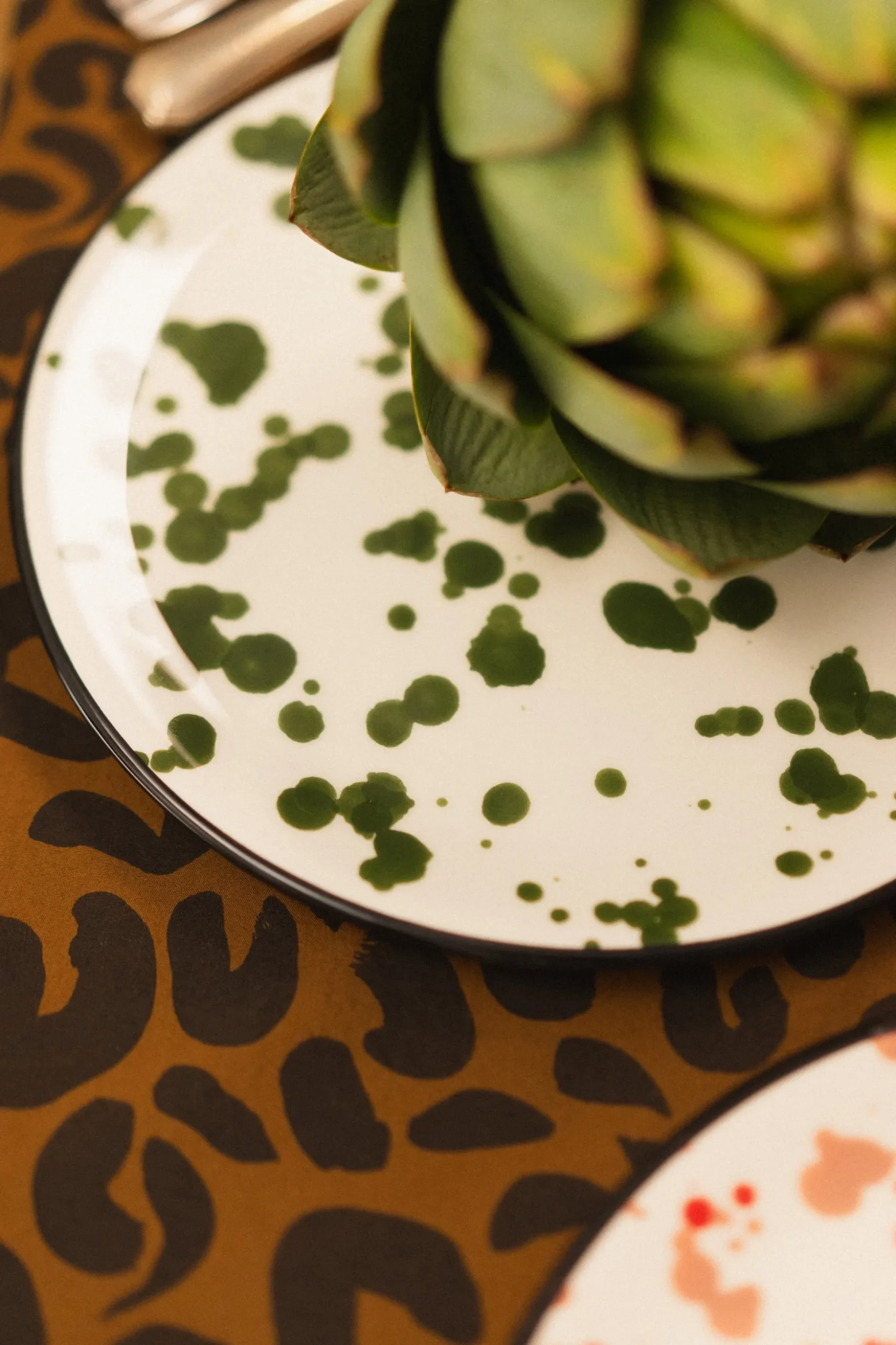 LOT DE 2 ASSIETTES ELIZA DOTS